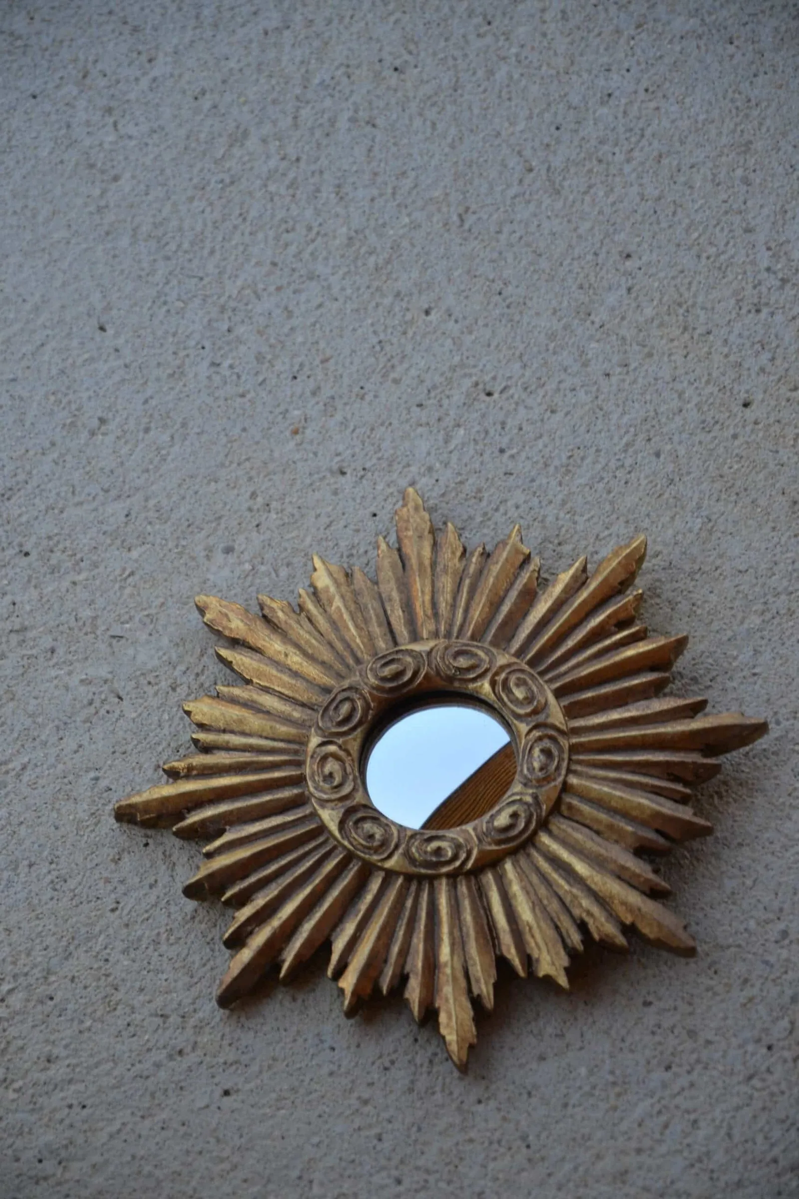Petit miroir Soleil en bois sculpté